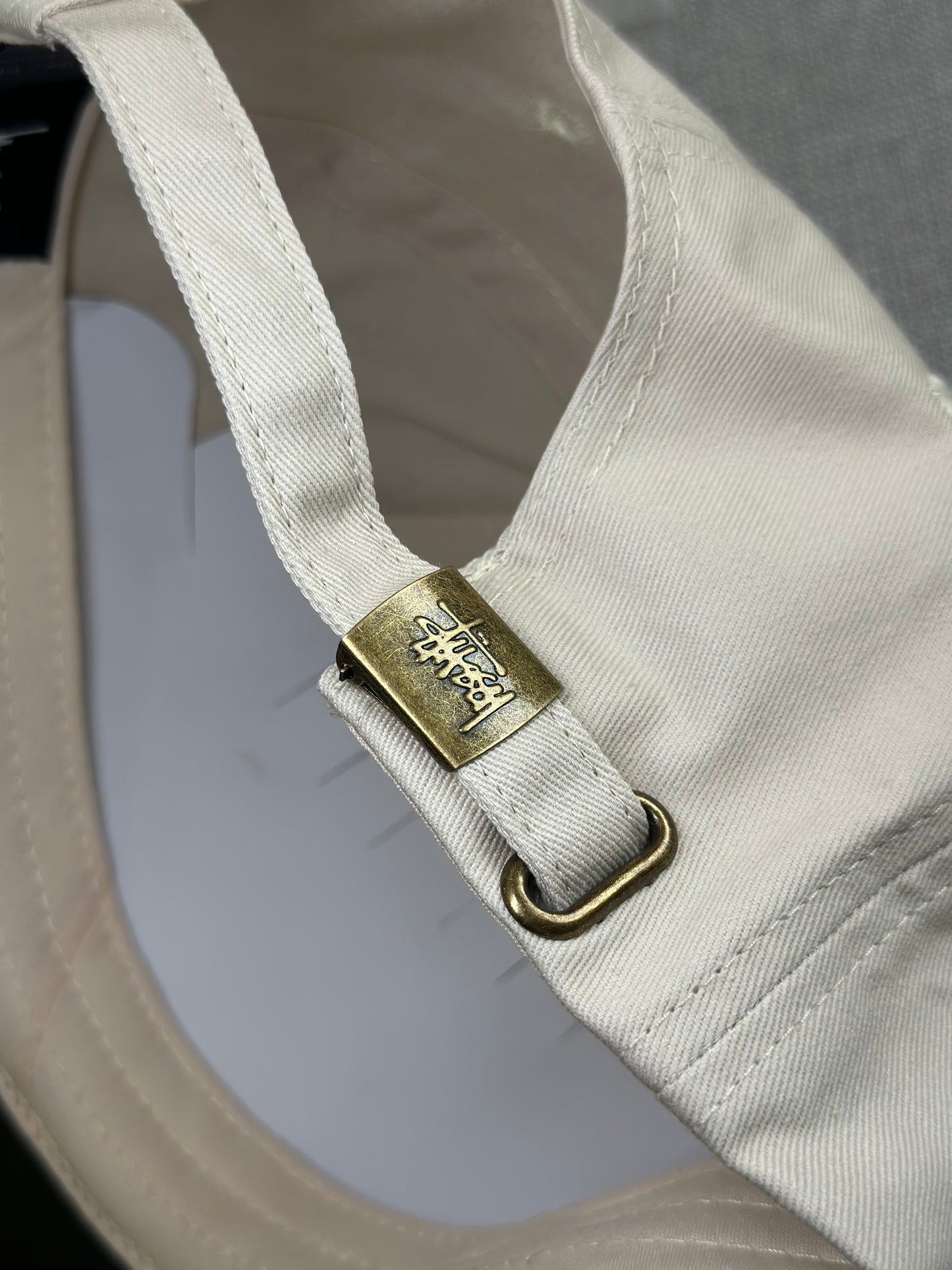 Boné Stussy Six Panel ‘Cream/White/Khaki’ (Pronta Entrega)