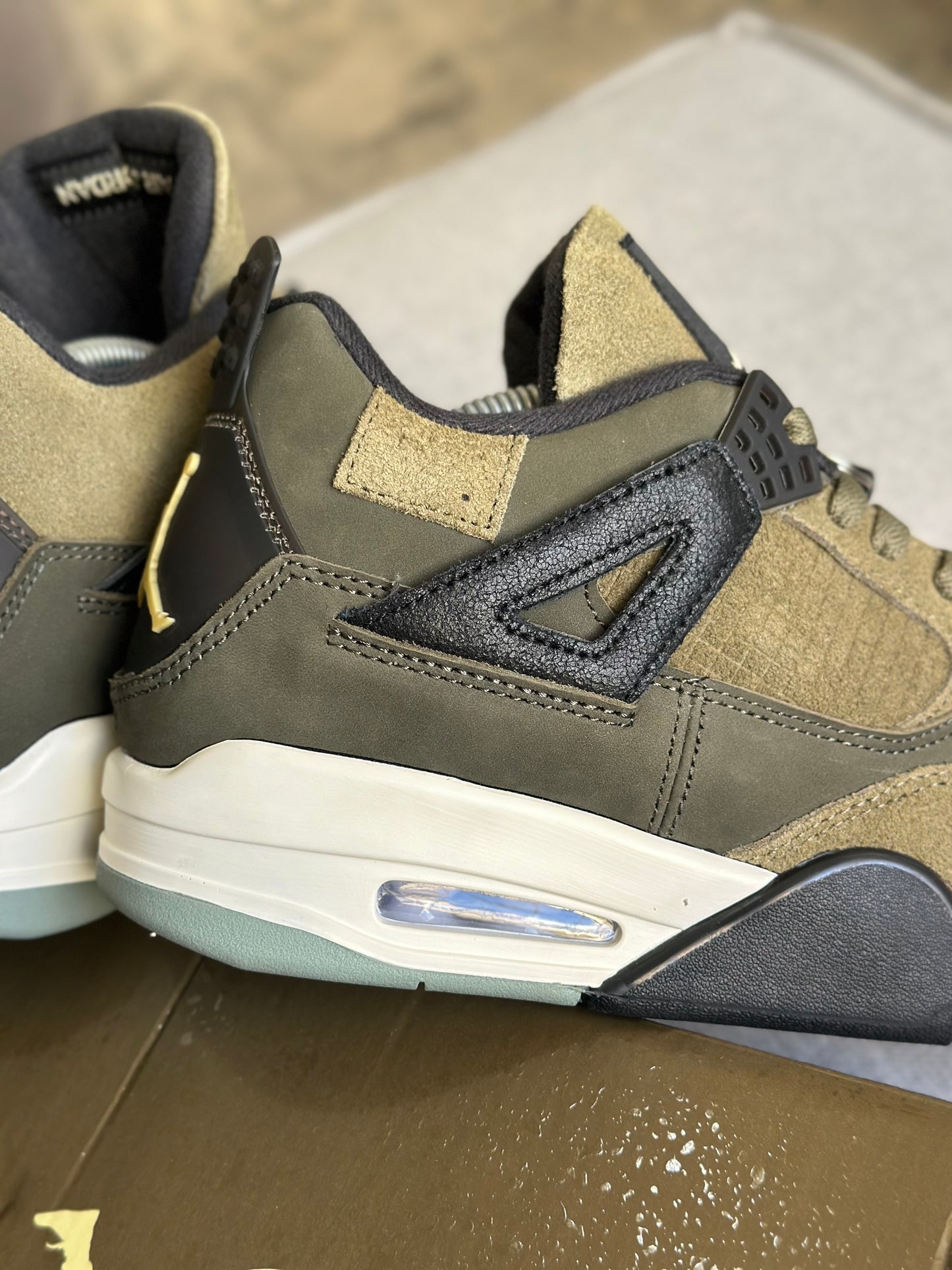 Nike Air Jordan 4 ‘Craft Médium Olive’ (Pronta Entrega)