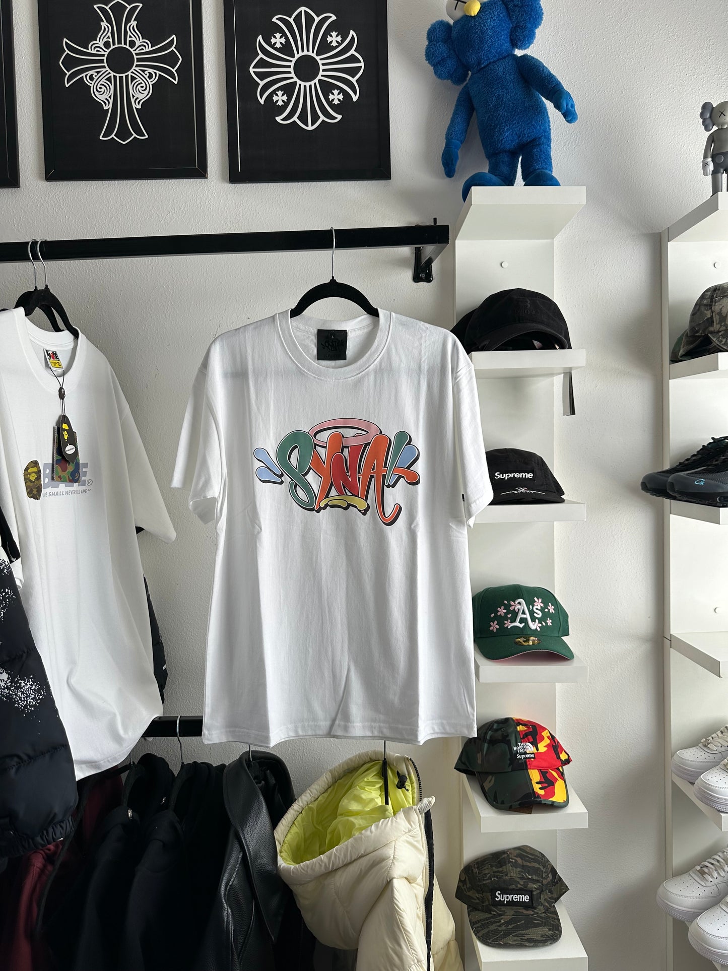 Camiseta Syna World Branca ‘Multicolor’ (Pronta Entrega)
