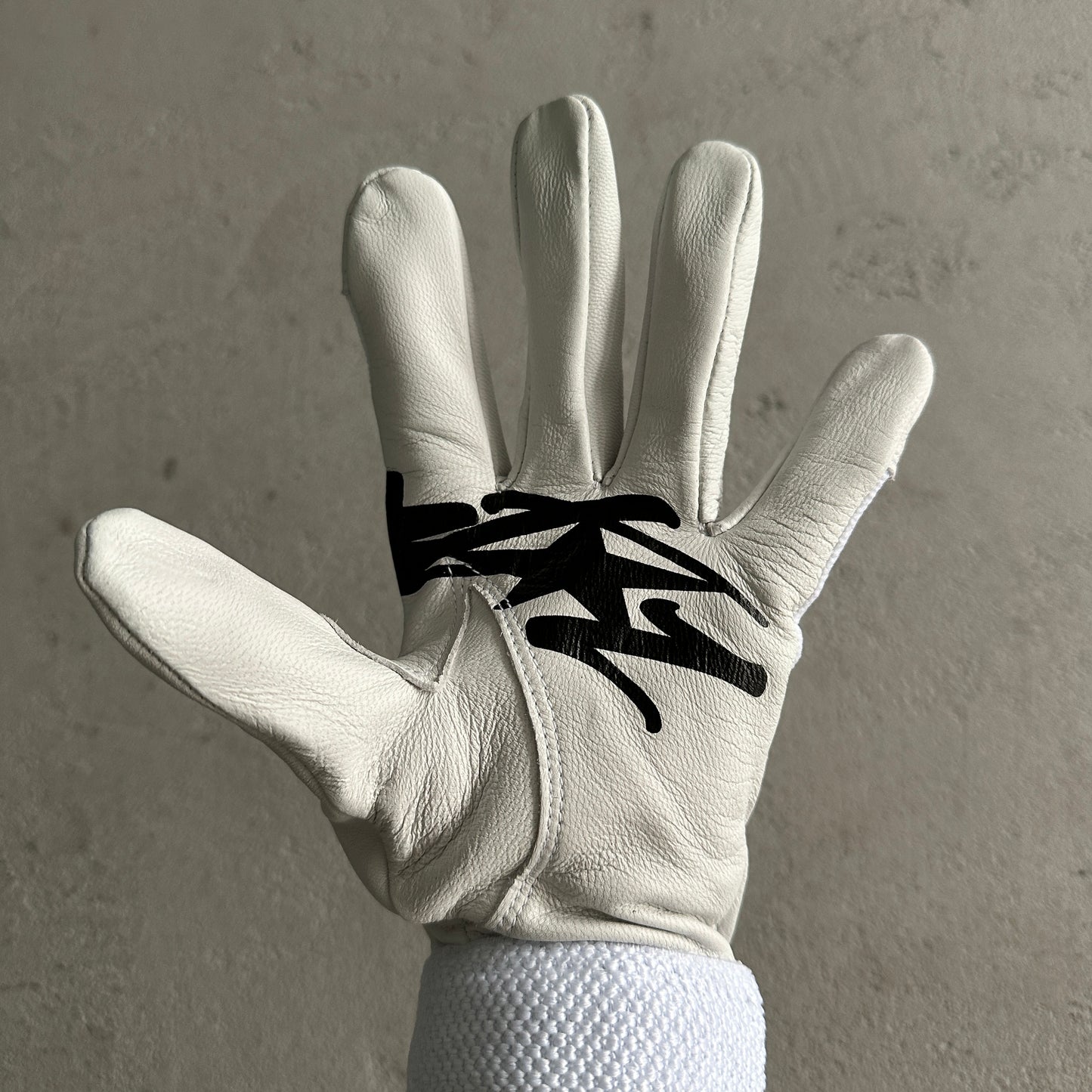 Luva Corteiz “White”