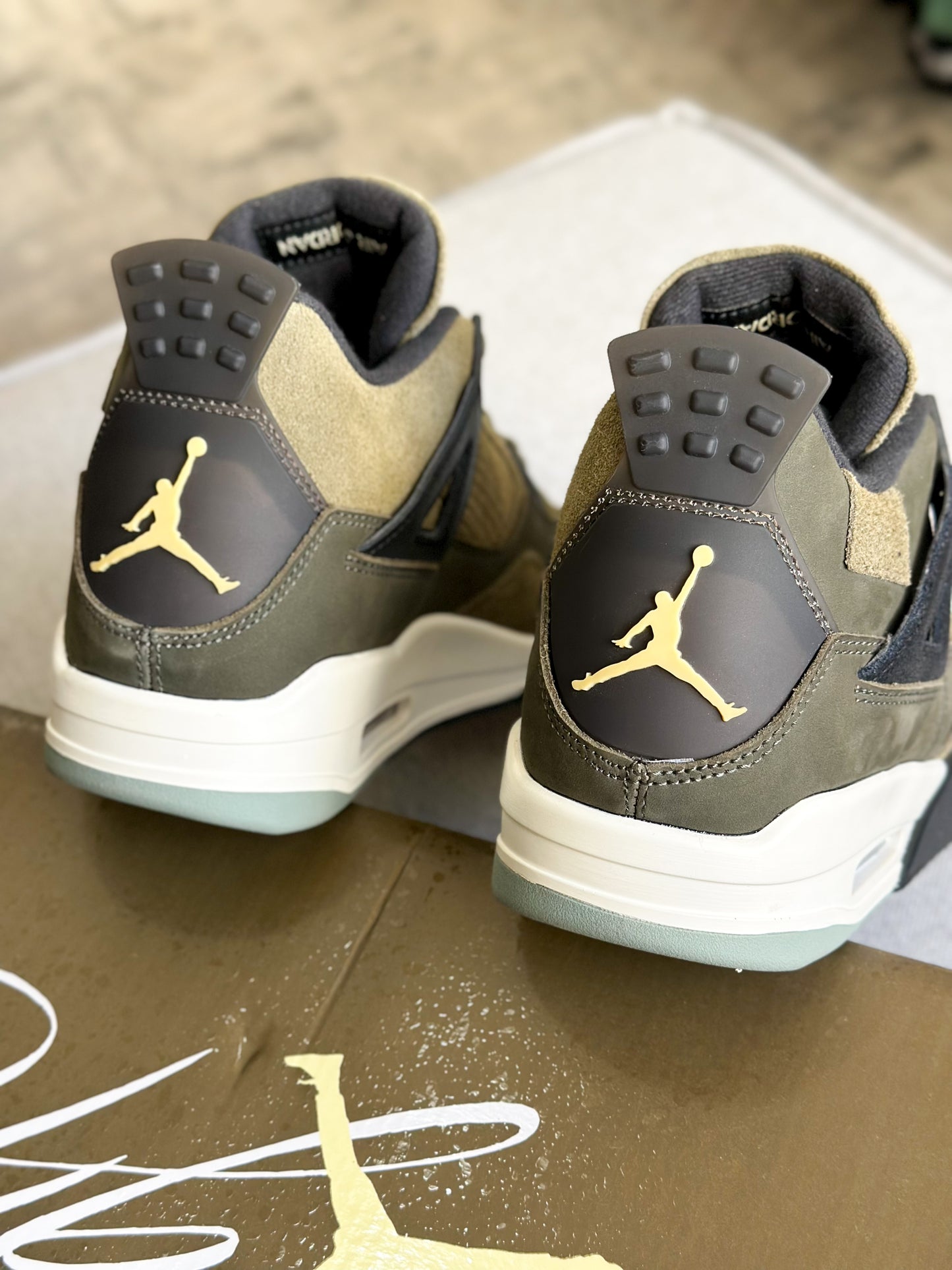 Nike Air Jordan 4 ‘Craft Médium Olive’ (Pronta Entrega)