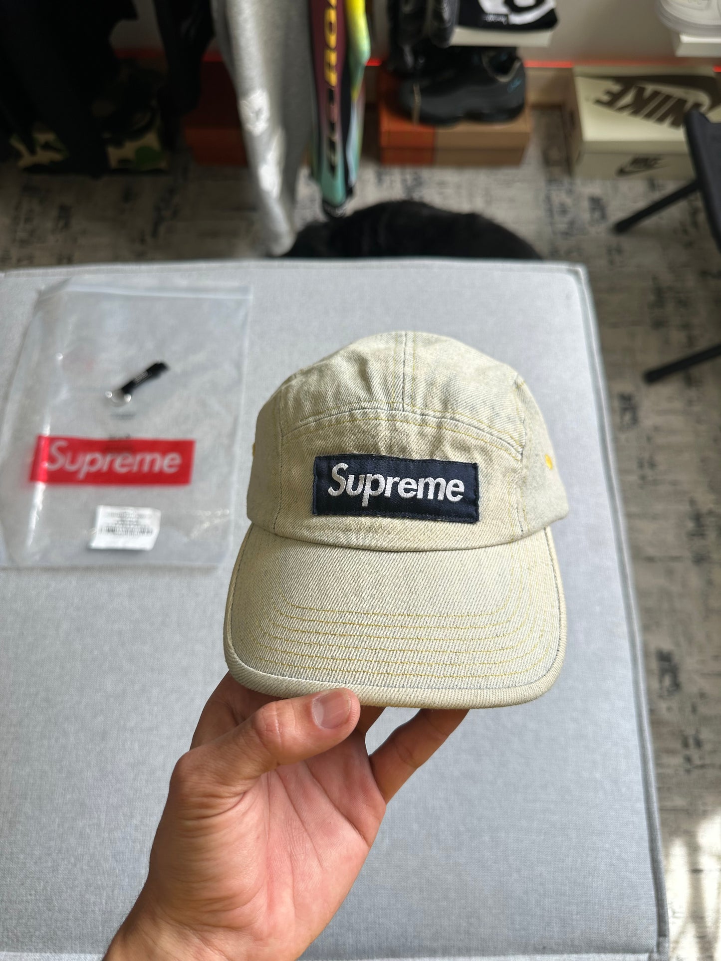 Boné Supreme Five Panel ‘Stoned Cream’ (Pronta Entrega)