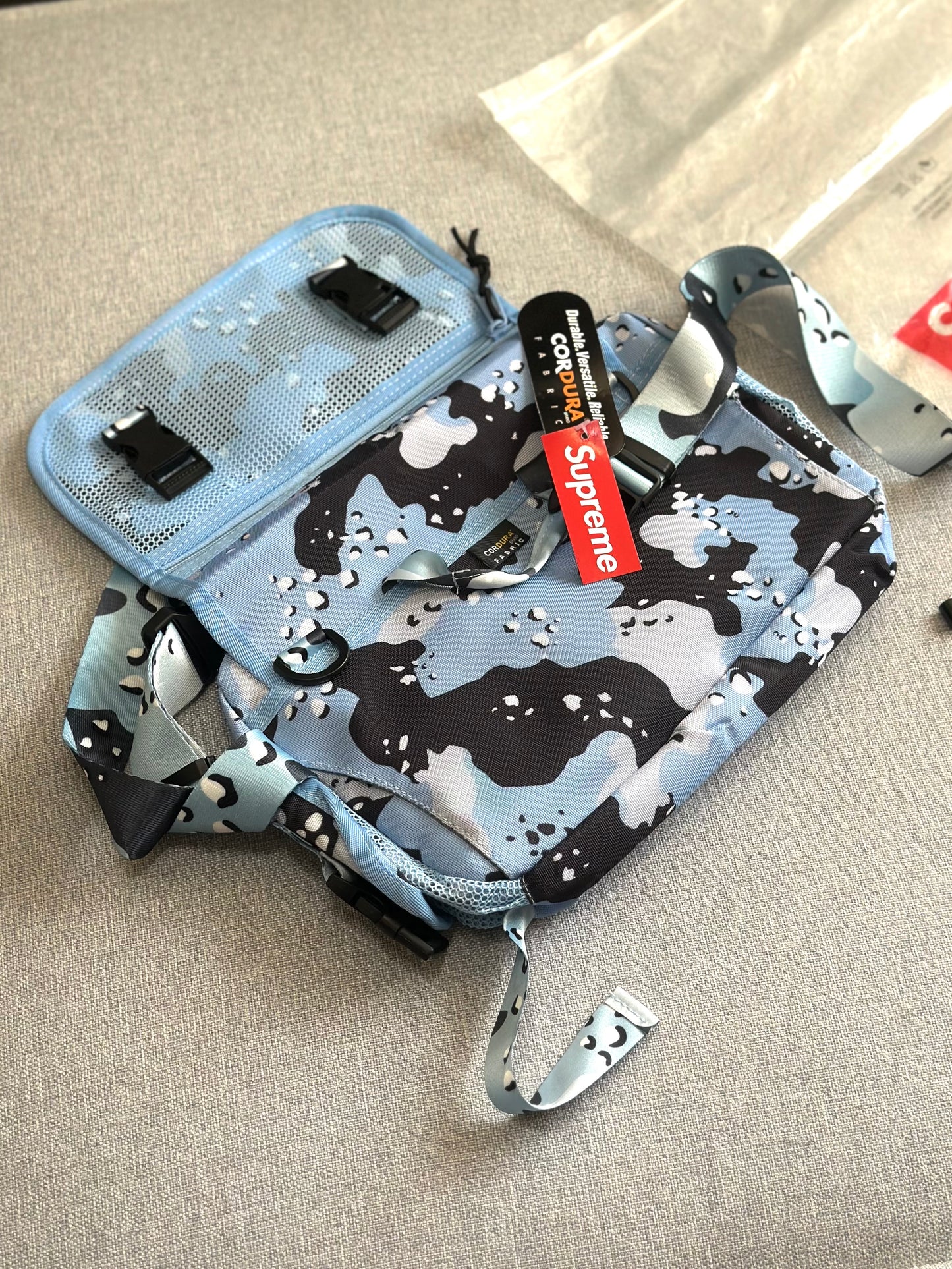 Bolsa Supreme SS20 ‘Blue Chocolate’ (Pronta Entrega)
