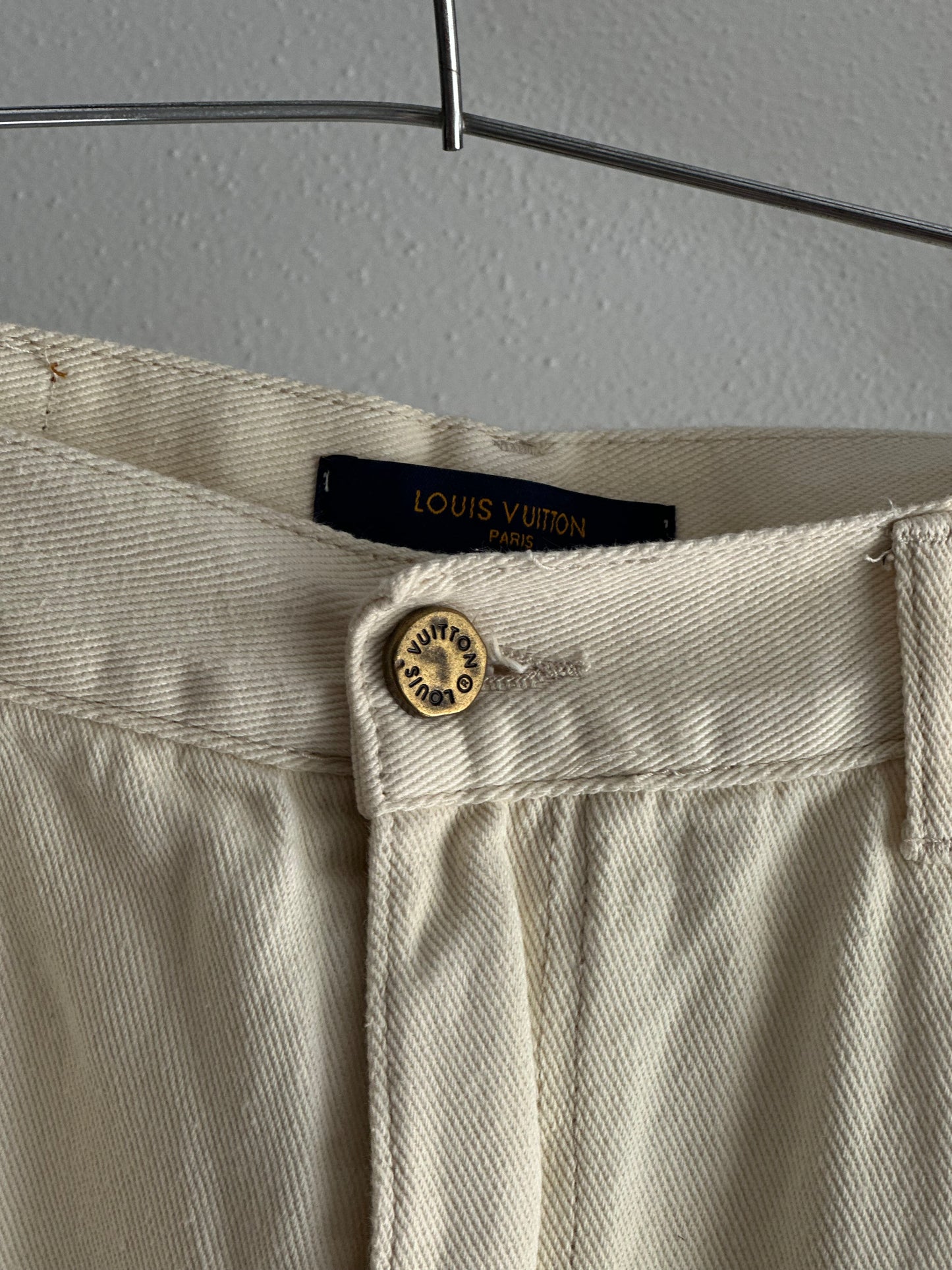 Calça Louis Vuitton Carpenter Monogram “Creme” (Pronta Entrega)