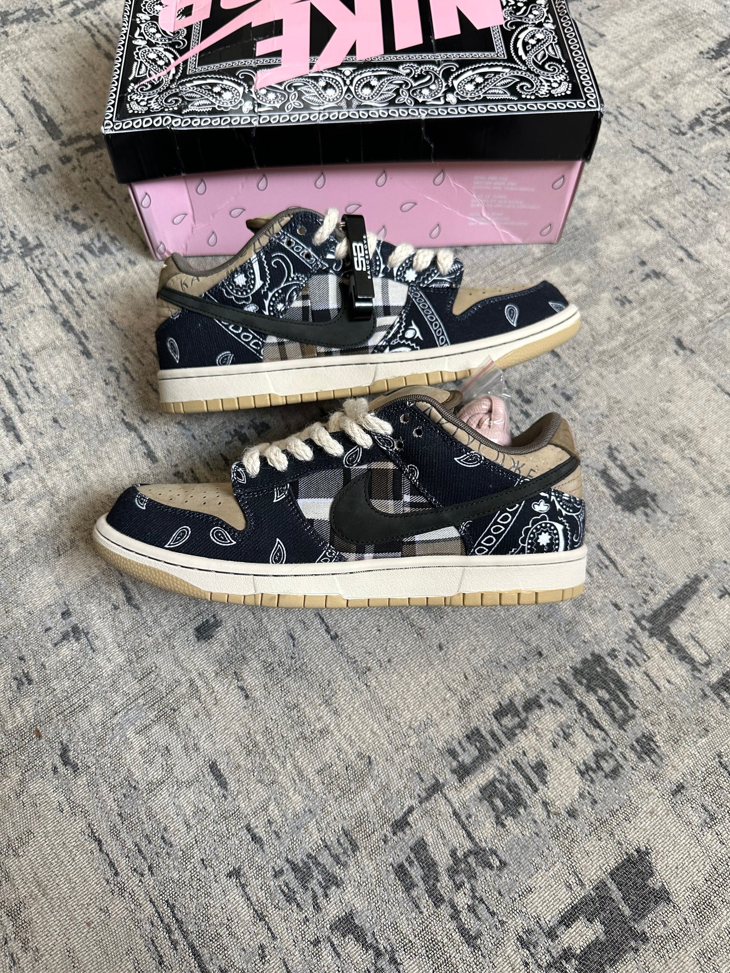 Nike Dunk SB Low X Travis Scott “Cactus Jack” (Pronta Entrega)