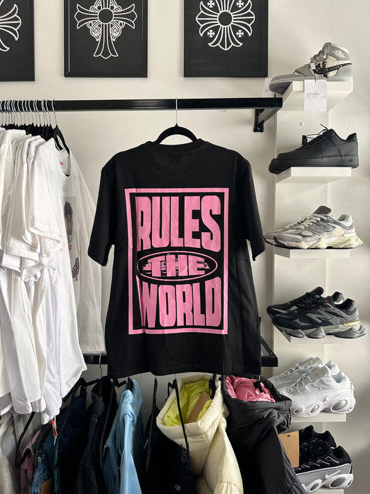 Camiseta Corteiz Preta “Rules The World / Pink” (Pronta Entrega)