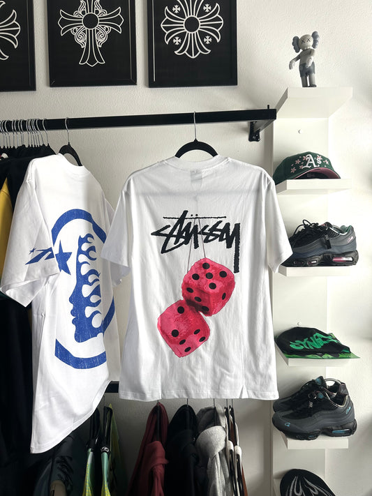Camiseta Stussy ‘Fuzzi Dice / White’ (Pronta Entrega)