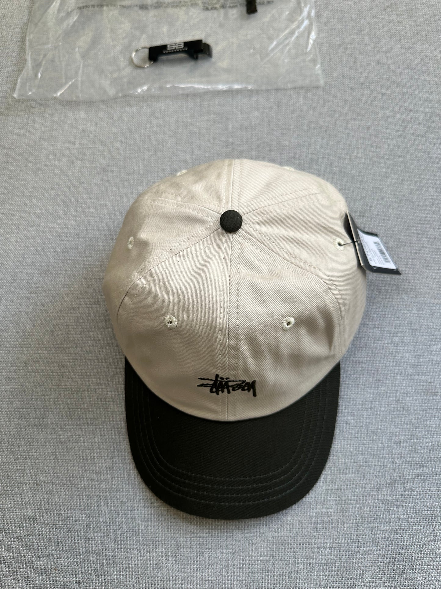 Boné Stussy Six Panel ‘Cream/White/Khaki’ (Pronta Entrega)