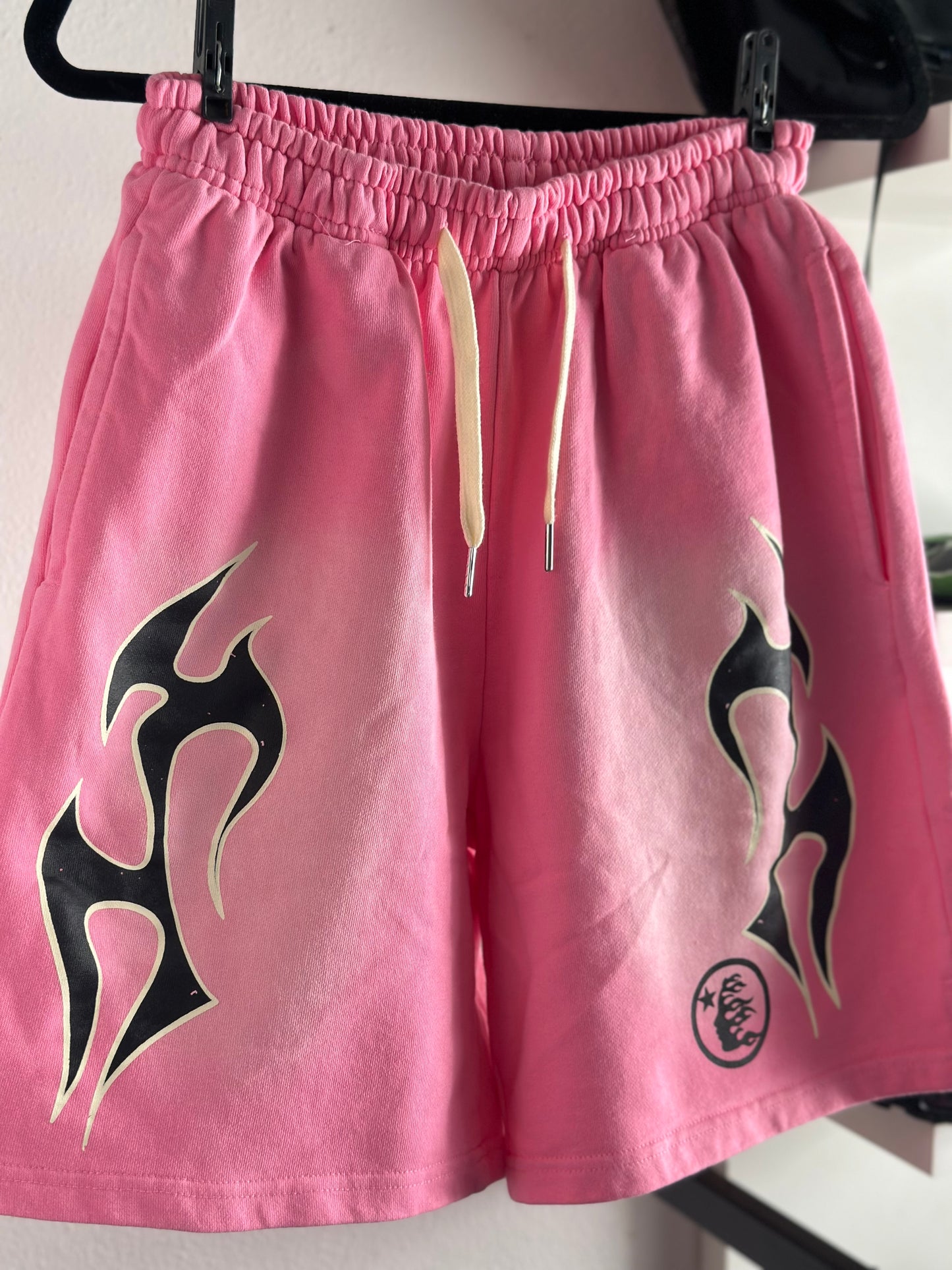 Shorts Moletom Hellstar “Sky Pink” (Pronta Entrega)