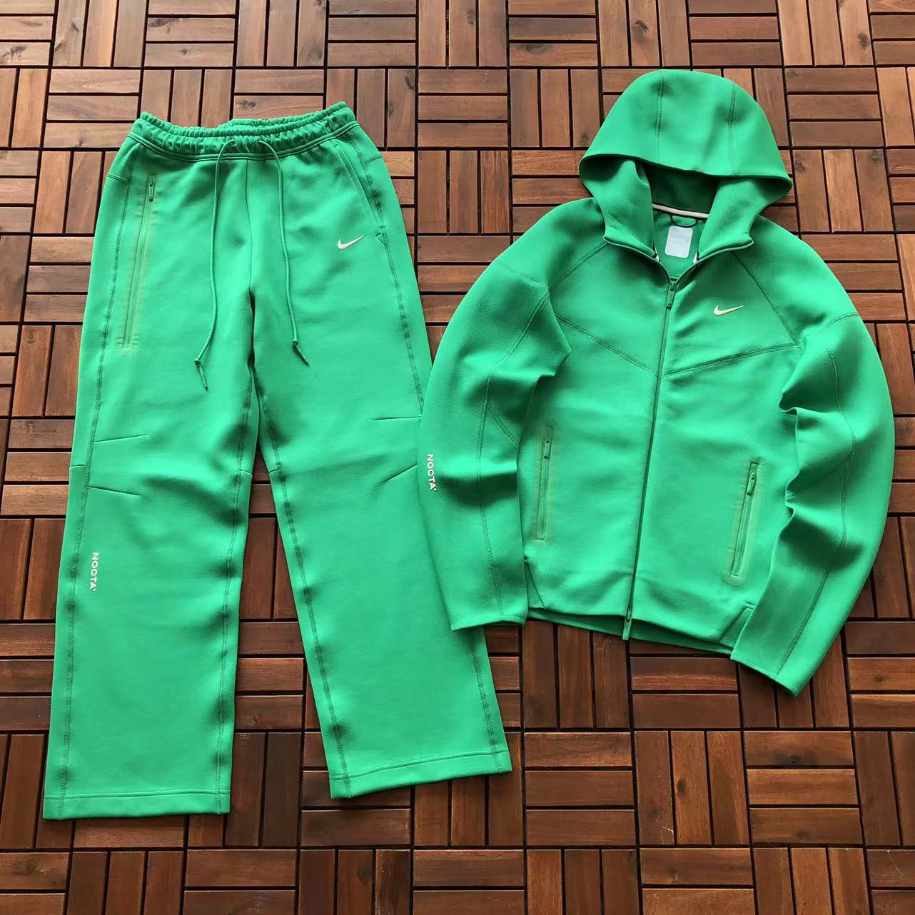 Conjunto Calça Nike x NOCTA Tech Fleece Stadium Green/Sail