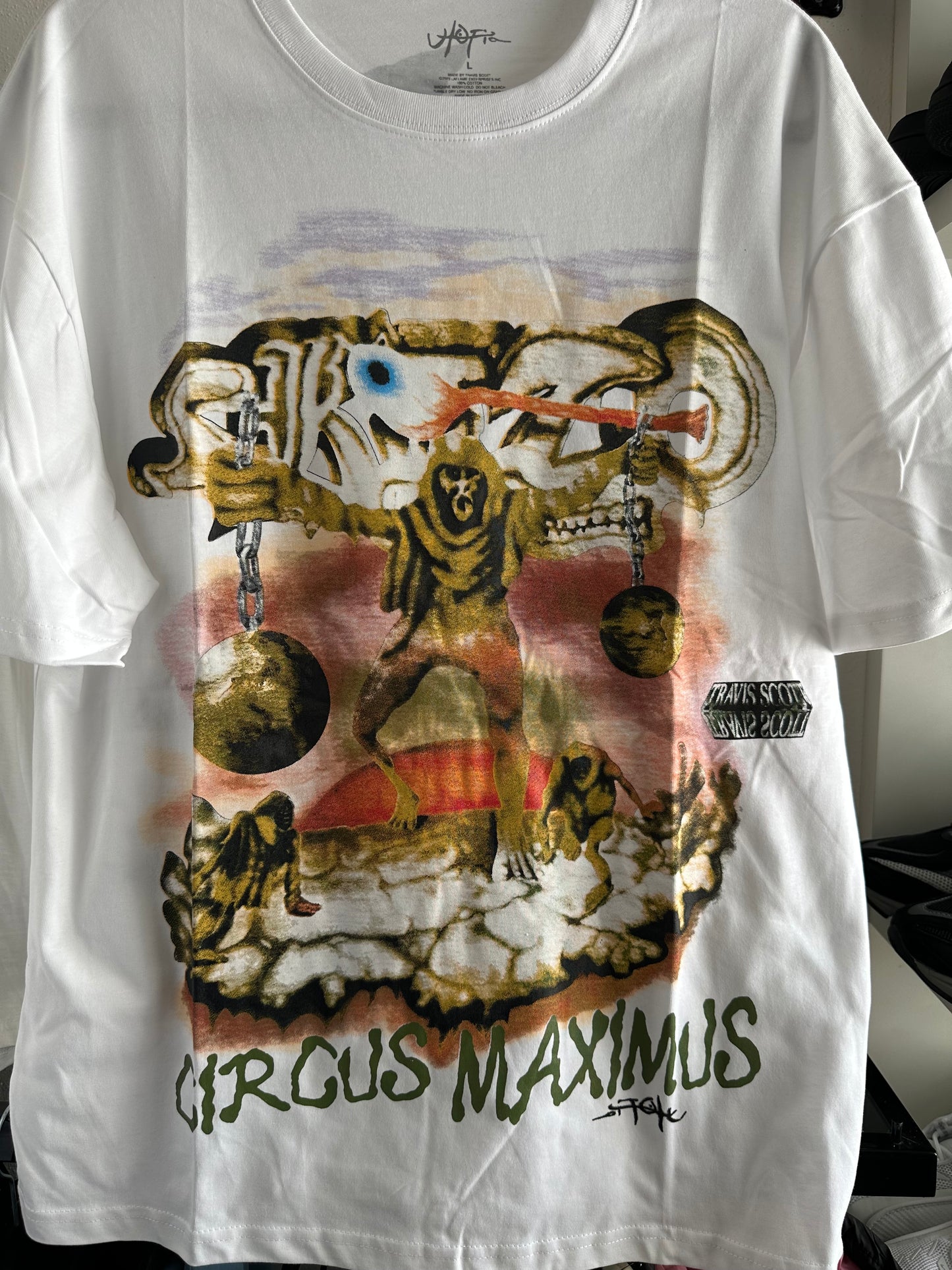 Camiseta Travis Scott Branca “Utopia Tour Skitzo Circus Maximus” (Pronta Entrega)