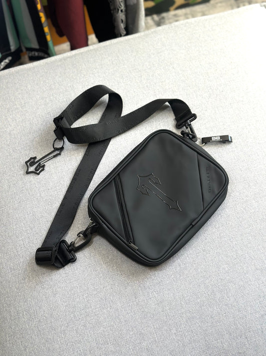Crossbag Trapstar ‘Black Logo’ (Pronta Entrega)