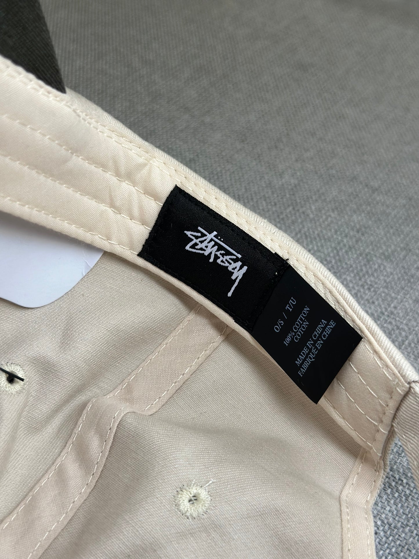 Boné Stussy Six Panel ‘Cream/White/Khaki’ (Pronta Entrega)