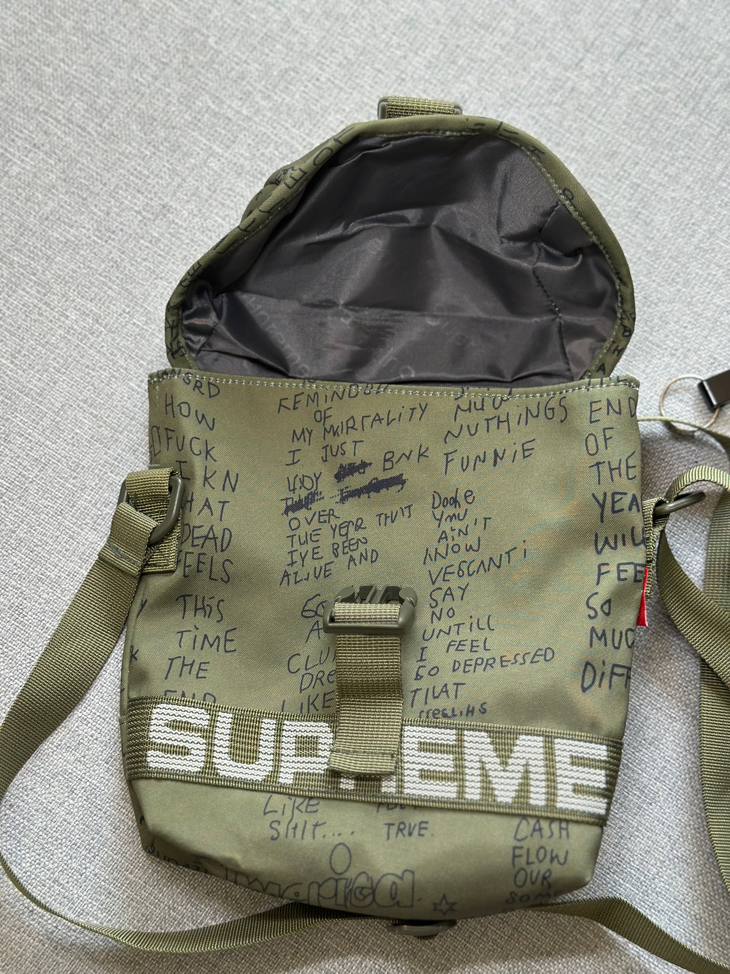 Bolsa Supreme SS23 ‘Military Field Side’ (Pronta Entrega)