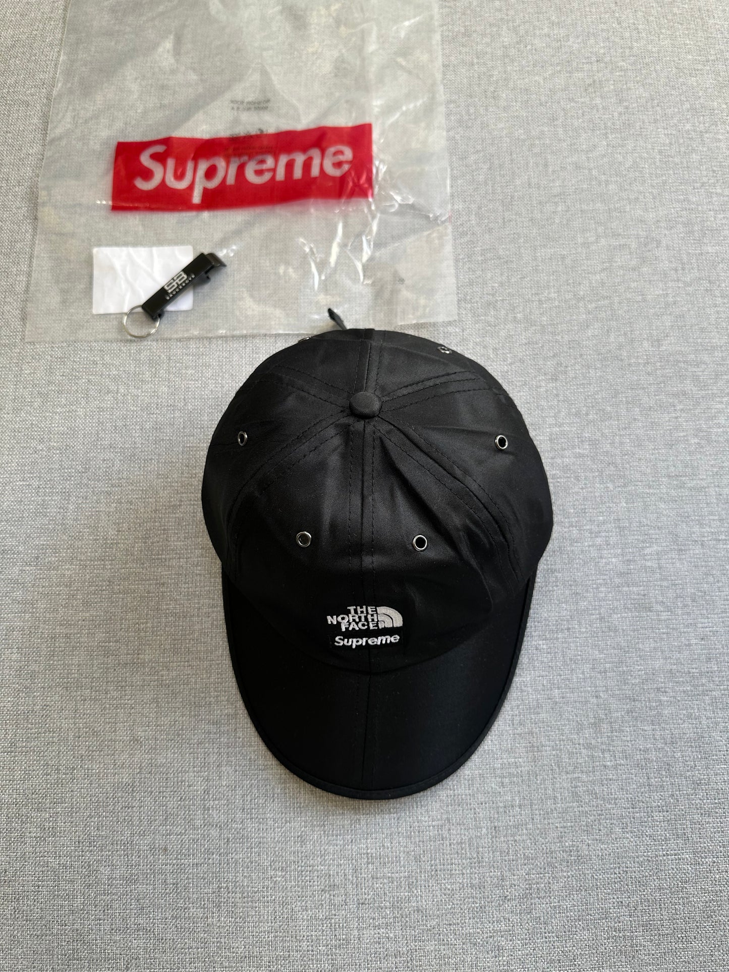 Boné Supreme x The North Face Six Panel ‘Black’ (Pronta Entrega)