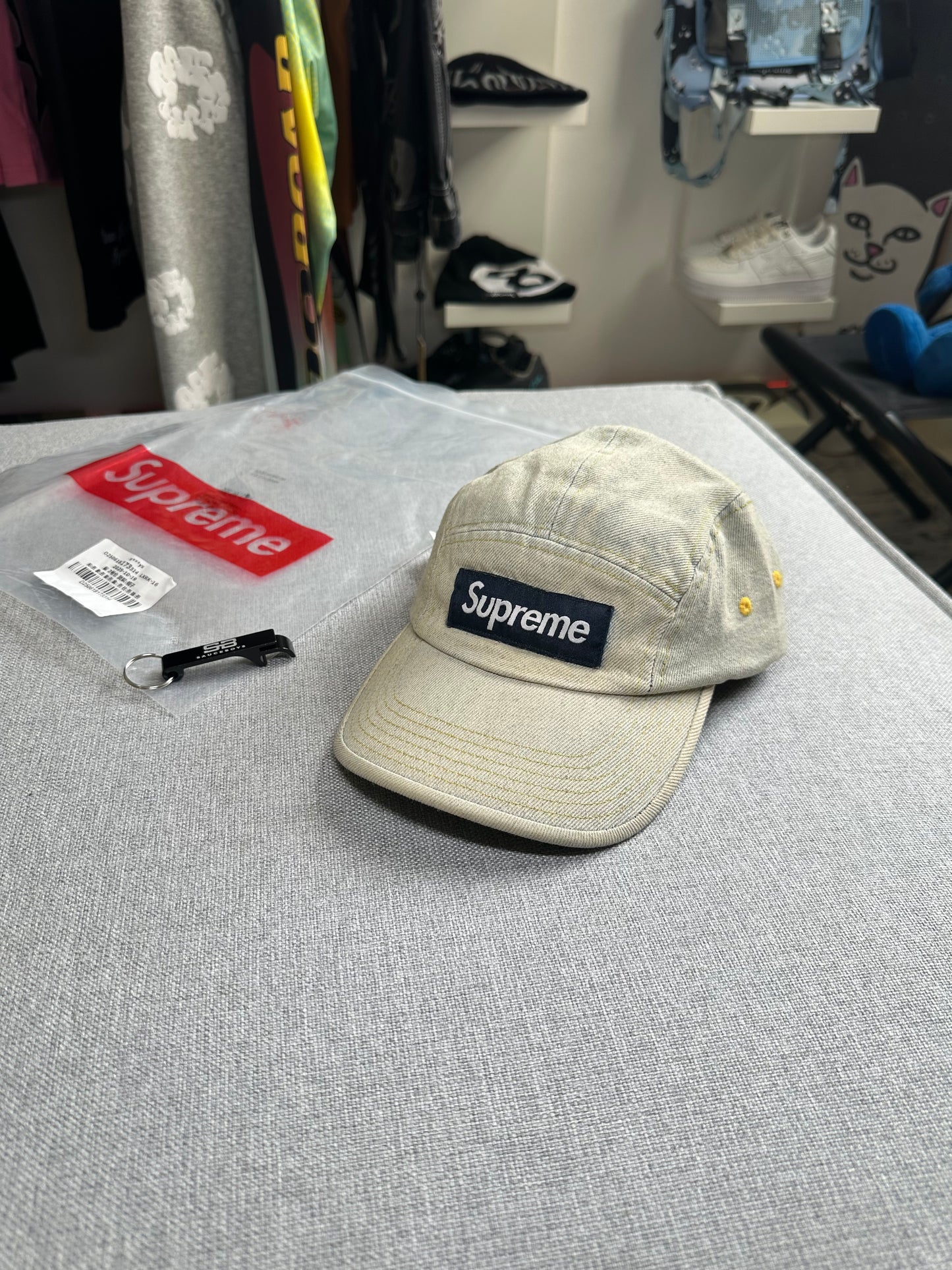 Boné Supreme Five Panel ‘Stoned Cream’ (Pronta Entrega)