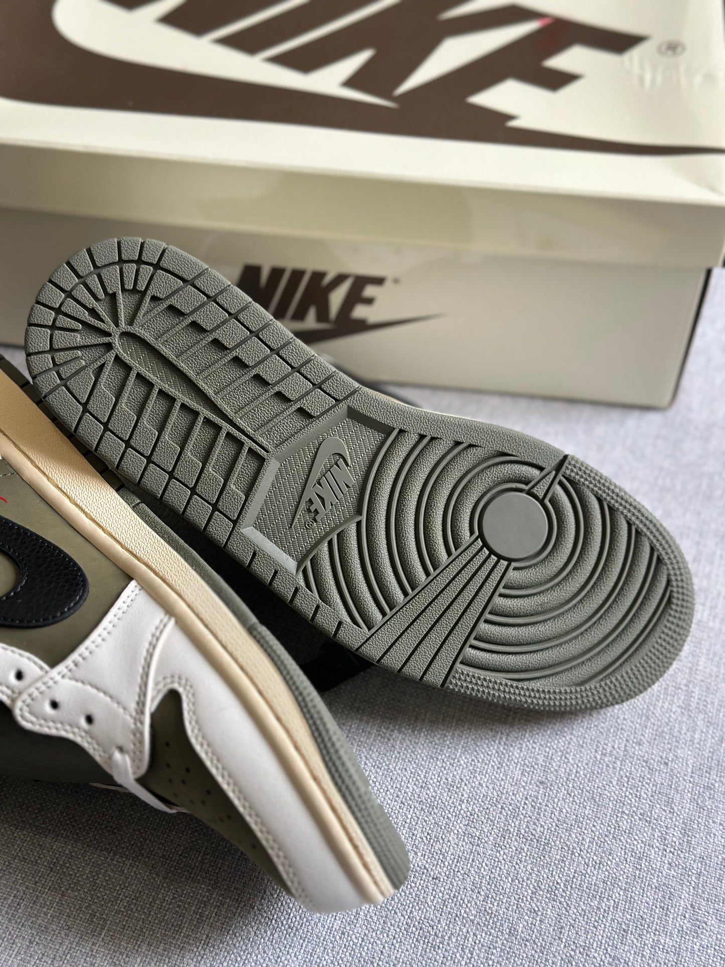 Nike Air Jordan 1 Low x Travis Scott ‘Reverse Olive’ (Pronta Entrega)
