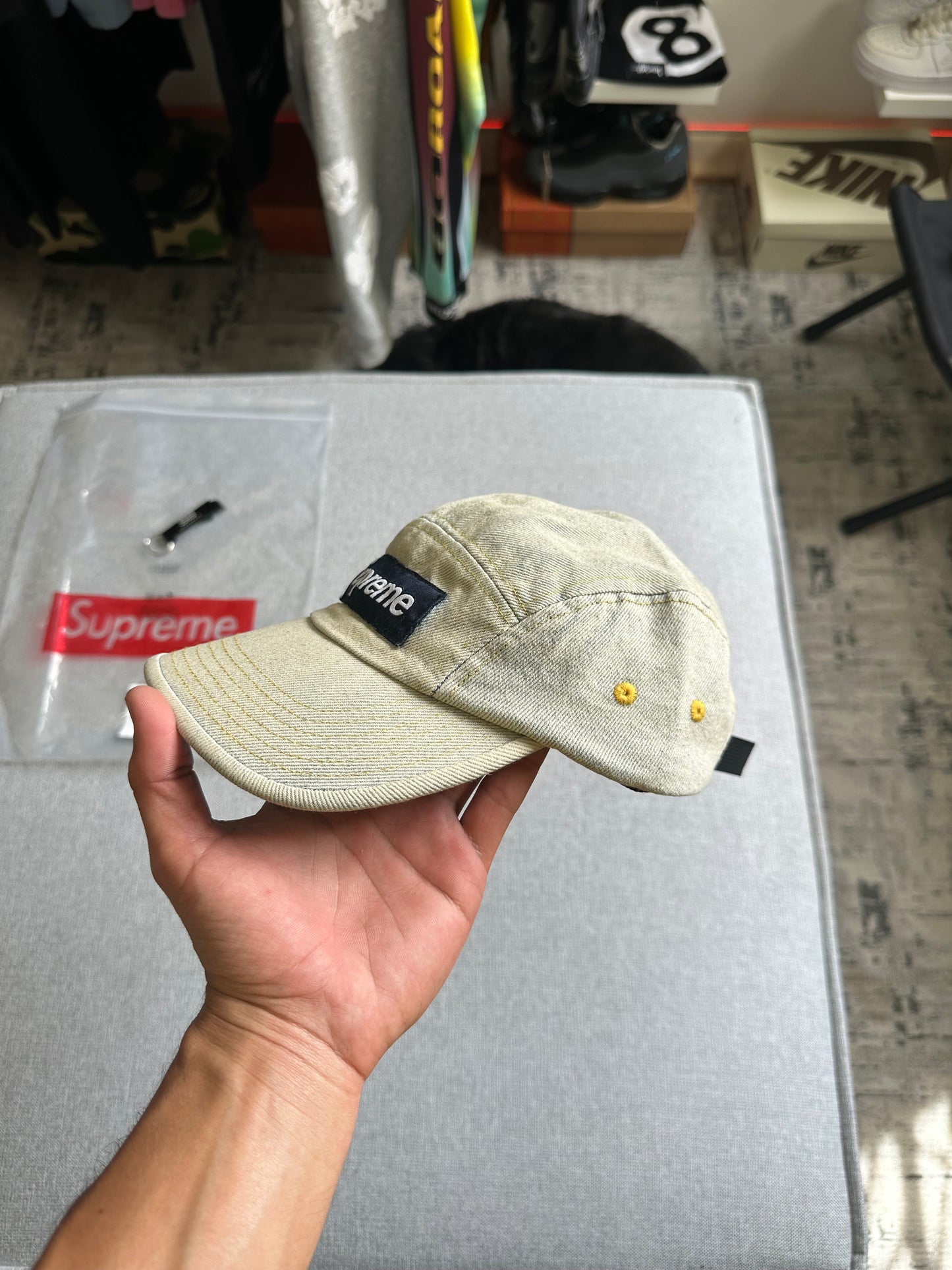 Boné Supreme Five Panel ‘Stoned Cream’ (Pronta Entrega)