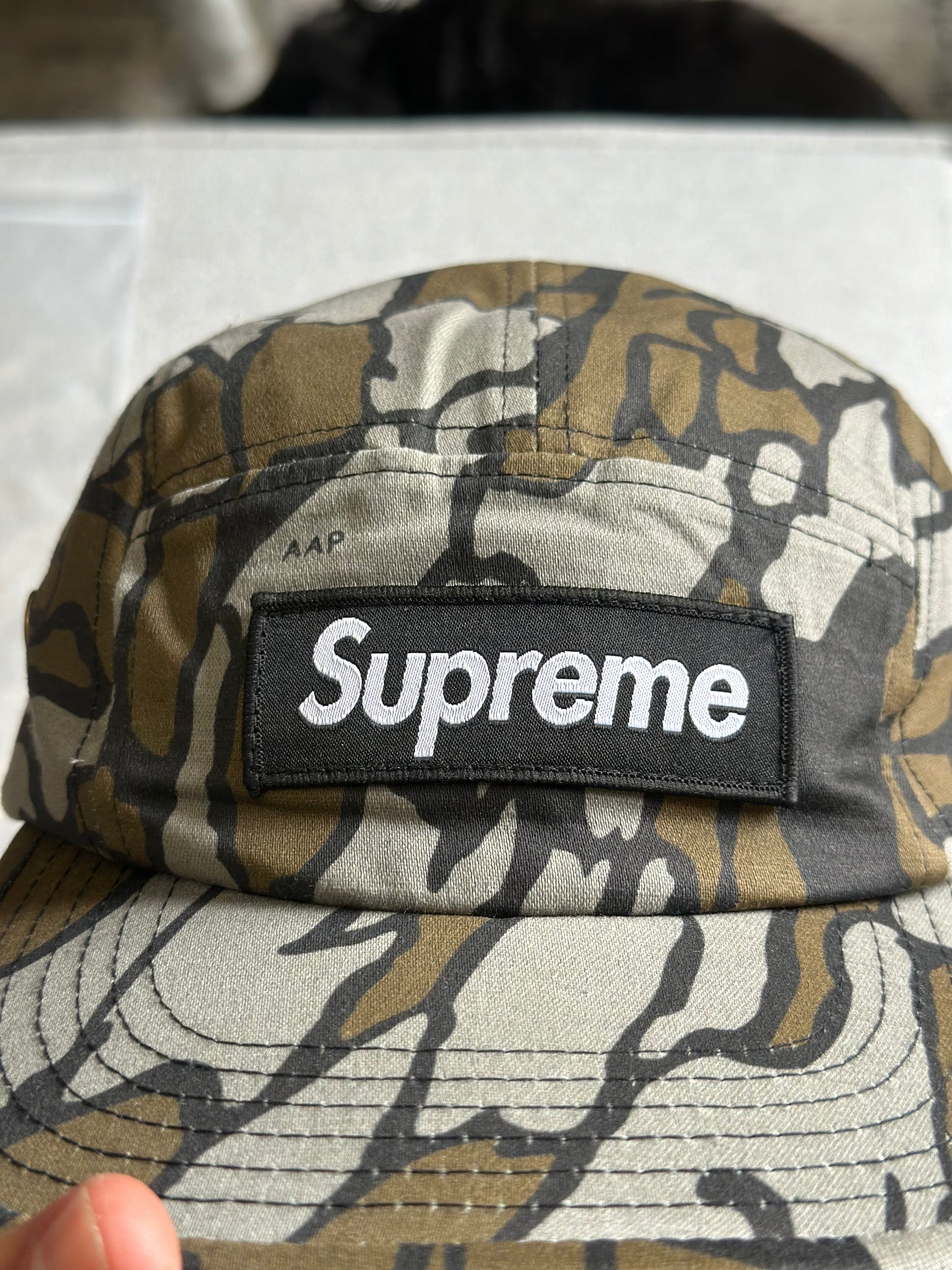 Boné Supreme SS25 ‘Military Camu’ (Pronta Entrega)