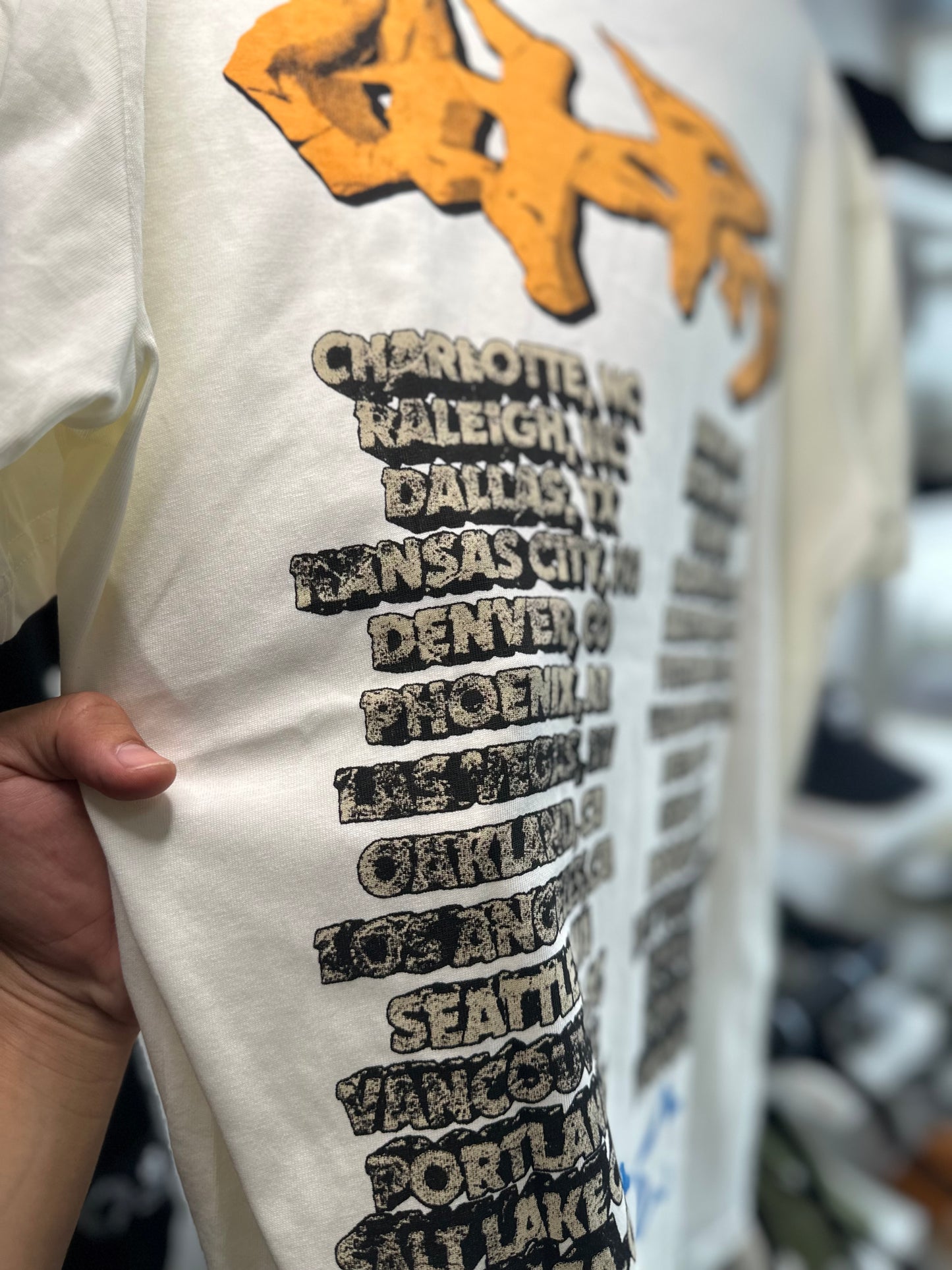 Camiseta Travis Scott Utopia Merch 2023 “Creme” (Pronta Entrega)