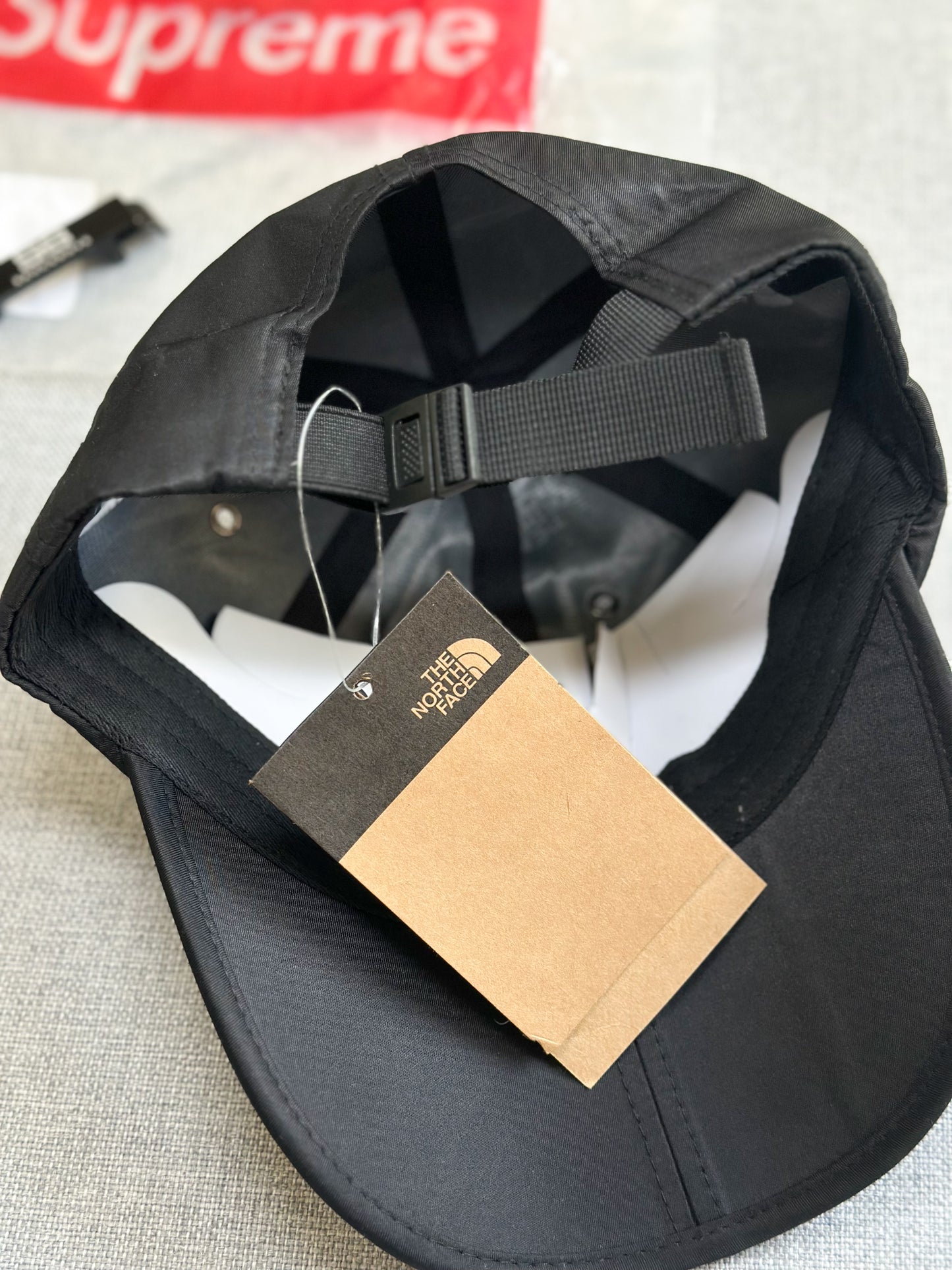 Boné Supreme x The North Face Six Panel ‘Black’ (Pronta Entrega)