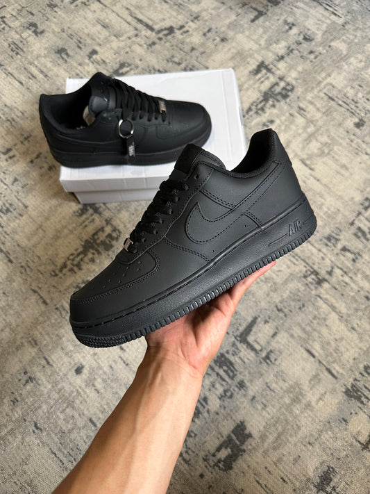 Nike Air Force “Triple Black” (Pronta Entrega)