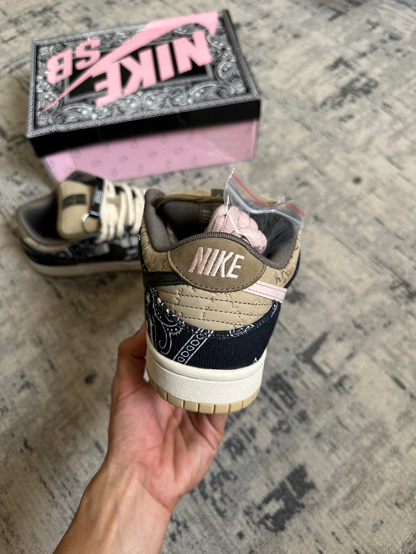 Nike Dunk SB Low X Travis Scott “Cactus Jack” (Pronta Entrega)