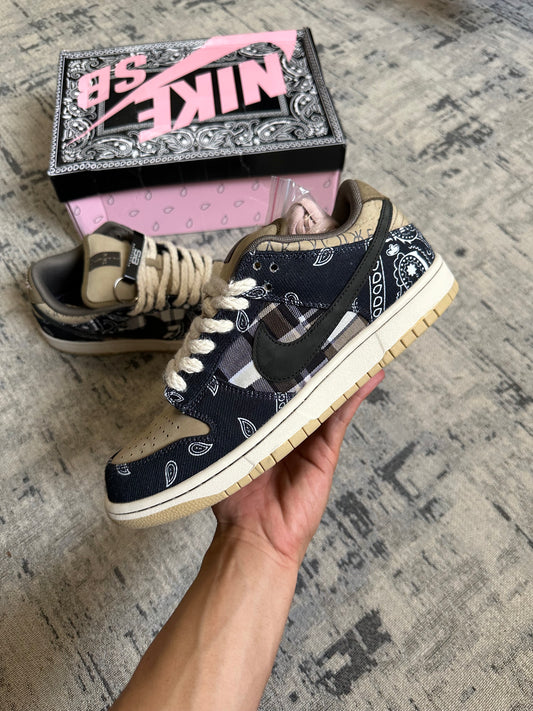 Nike Dunk SB Low X Travis Scott “Cactus Jack” (Pronta Entrega)