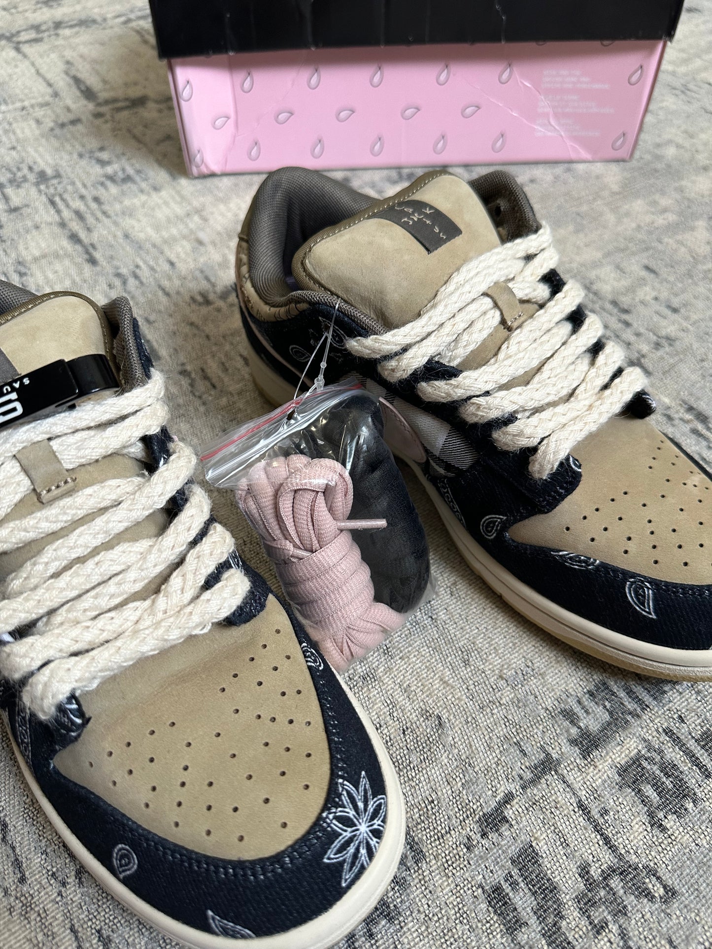 Nike Dunk SB Low X Travis Scott “Cactus Jack” (Pronta Entrega)