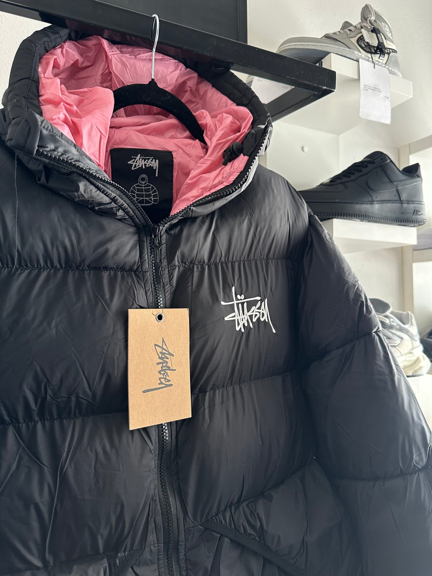 Jaqueta Puffer Stussy “Black/Pink” (Pronta Entrega)