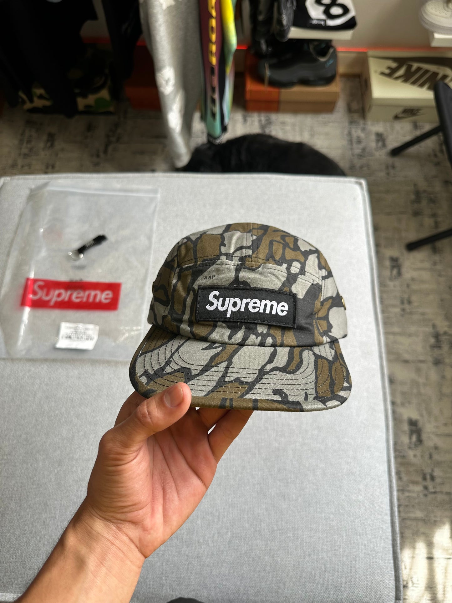 Boné Supreme SS25 ‘Military Camu’ (Pronta Entrega)