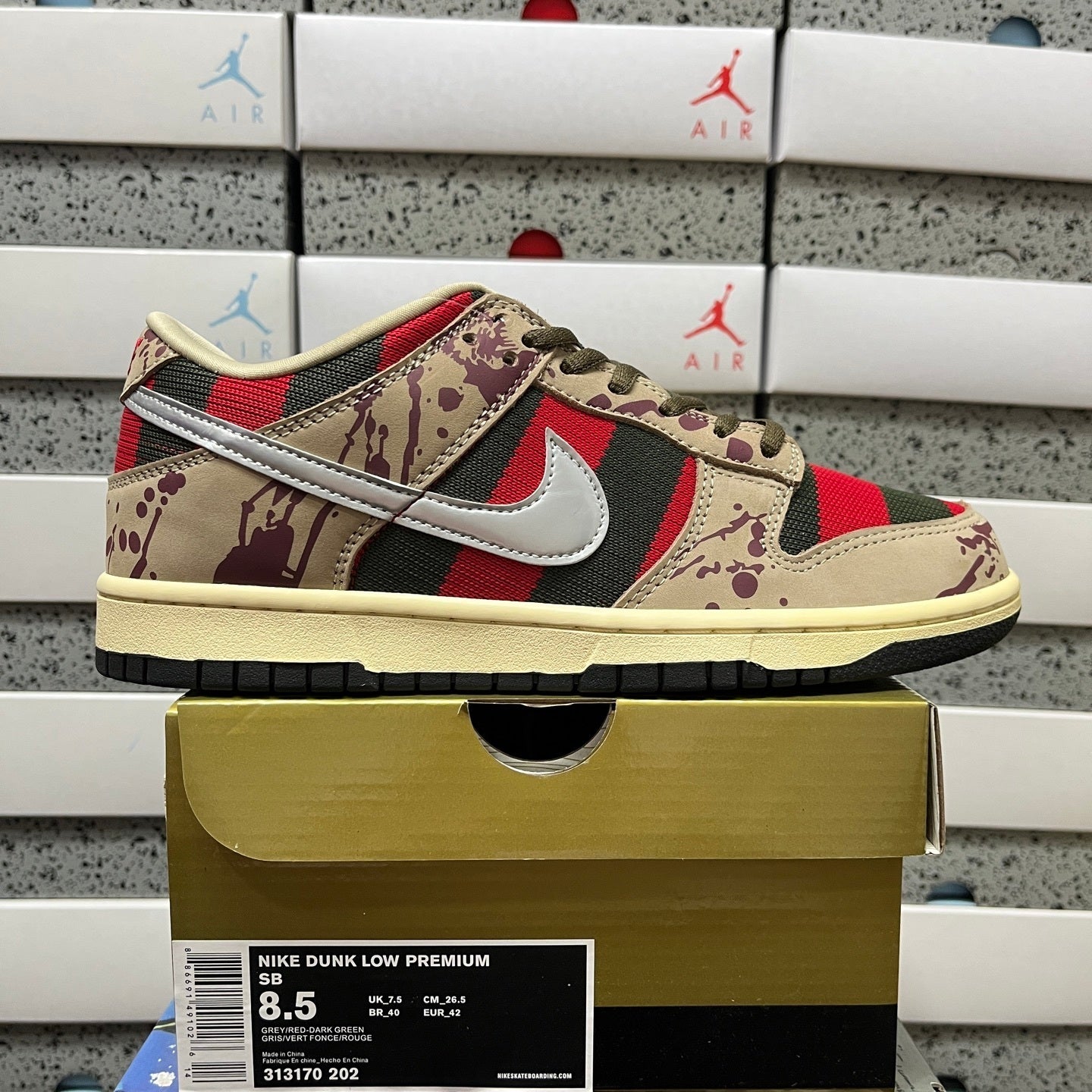 Nike Dunk Low SB ‘Freddy Krueger’