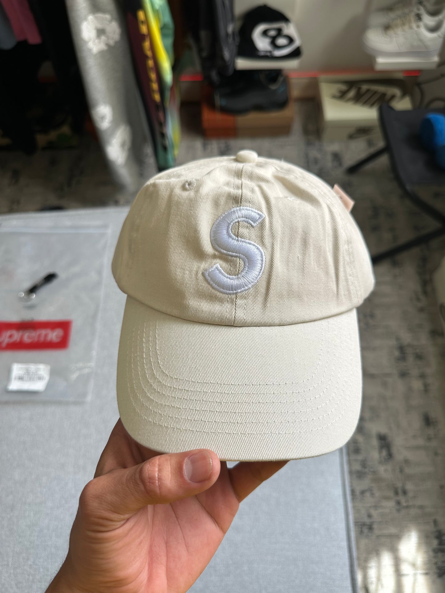 Boné Supreme S Logo ‘Coated Stone’ (Pronta Entrega)