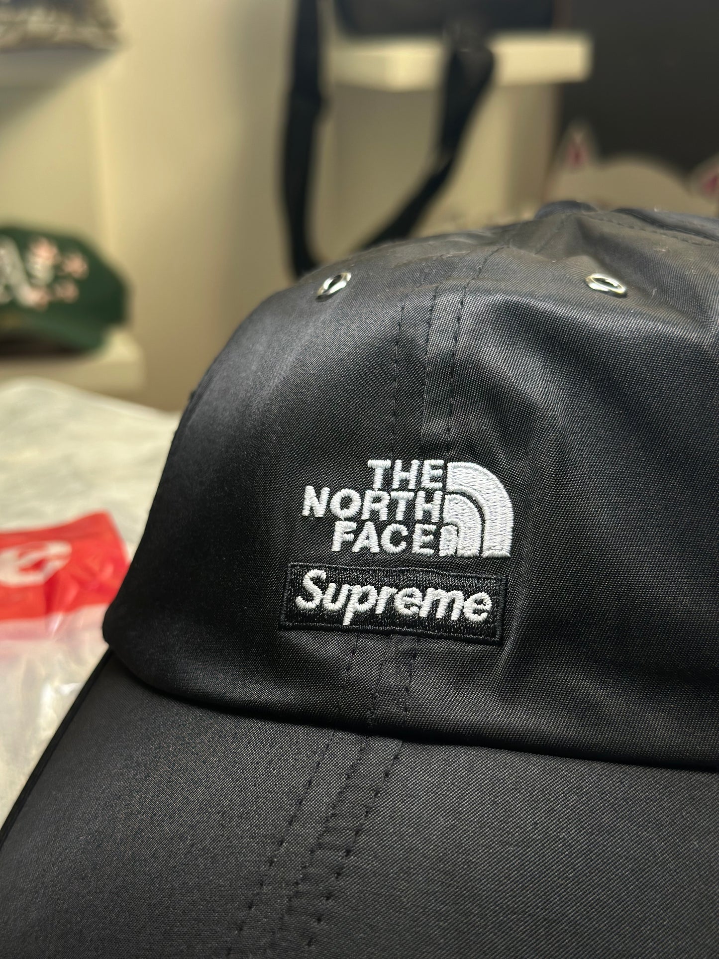 Boné Supreme x The North Face Six Panel ‘Black’ (Pronta Entrega)