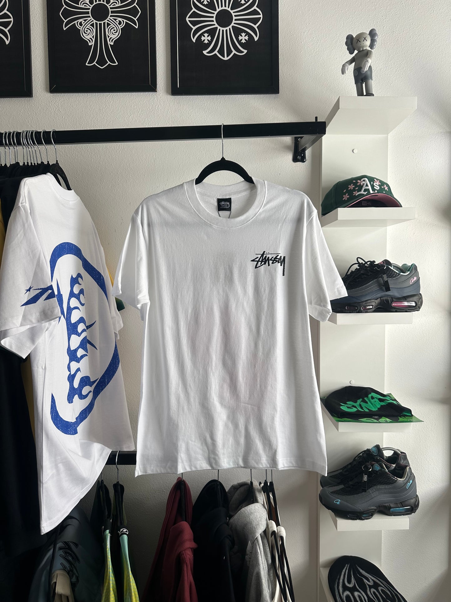 Camiseta Stussy ‘Fuzzi Dice / White’ (Pronta Entrega)
