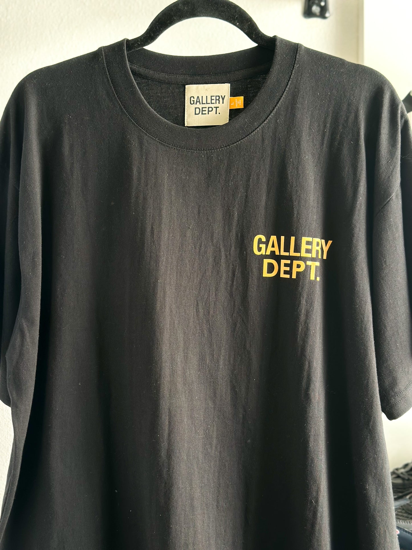 Camiseta Gallery Dept "Black Yellow" (Pronta Entrega)