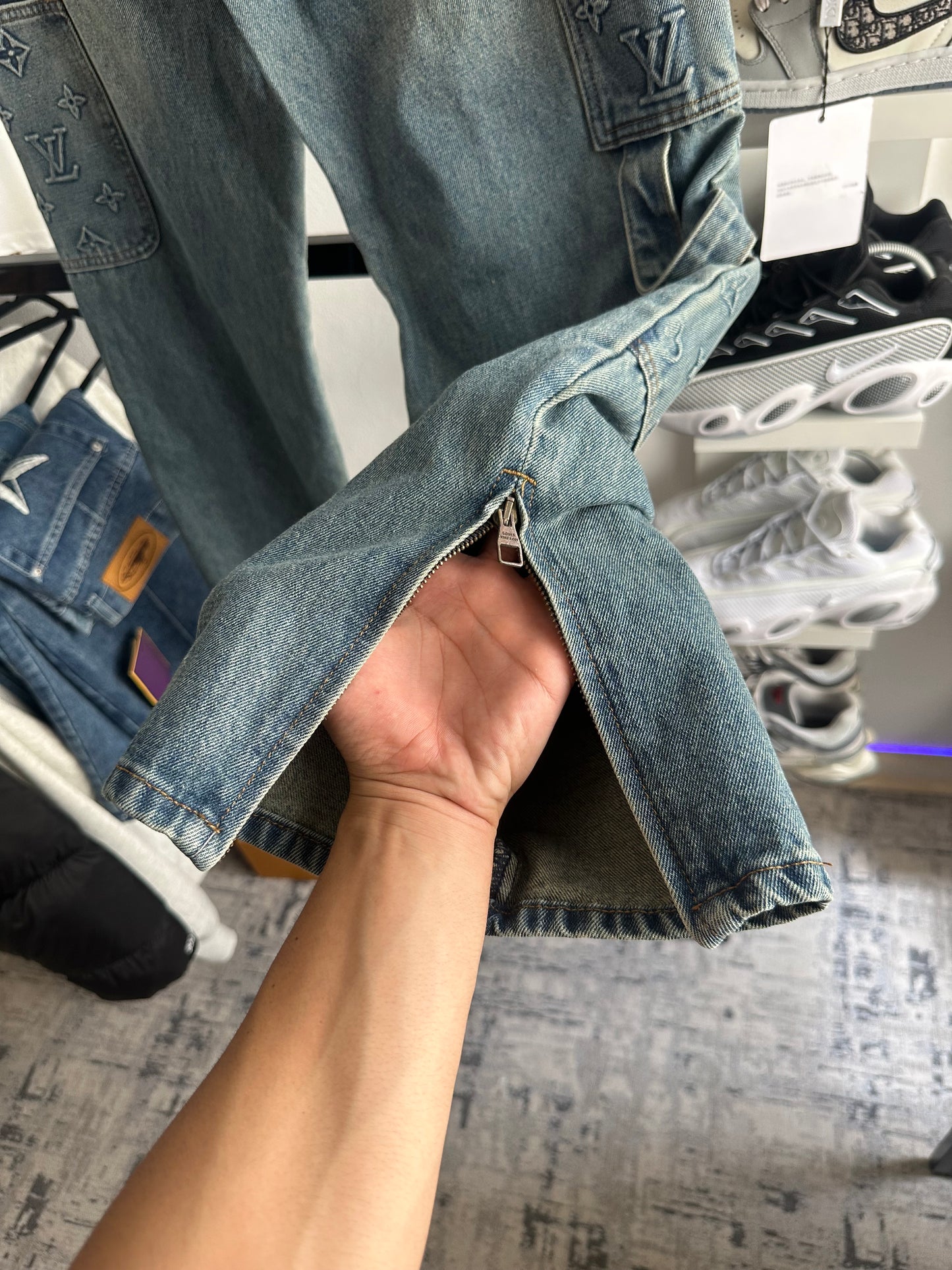 Calça Jeans Louis Vuitton Carpenter Monogram (Pronta Entrega)